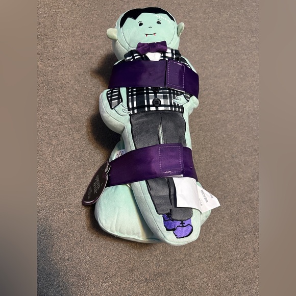 NEW! Frankenstein & Bride of Frankenstein 17” Pillow/ Plush Set HALLOWEEN Decor